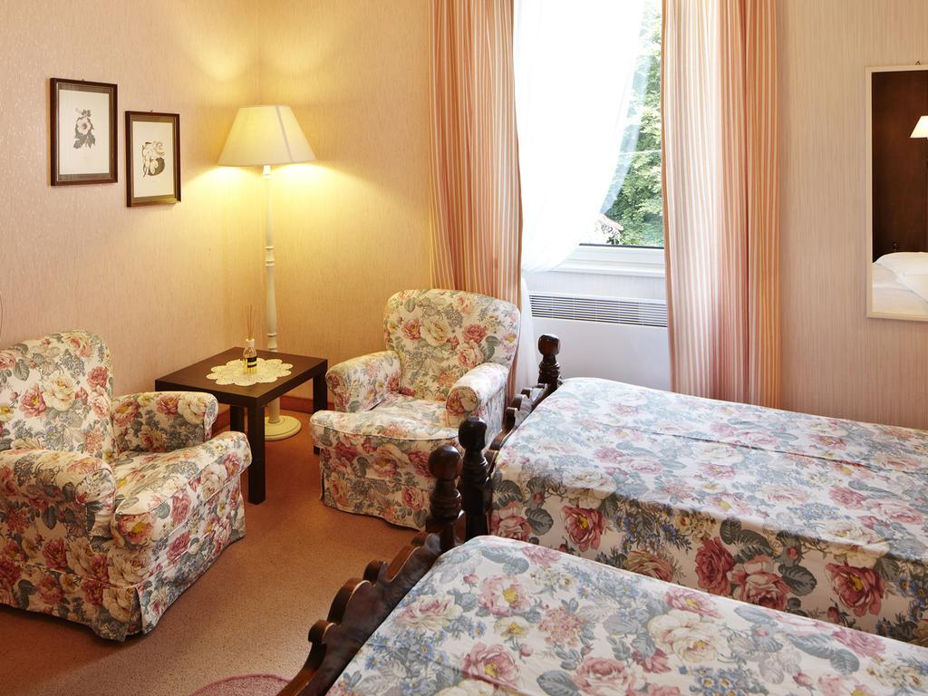 Albergo Milano Snc لانسو دينْتيلفي الغرفة الصورة