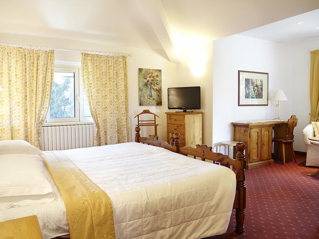 Albergo Milano Snc لانسو دينْتيلفي الغرفة الصورة