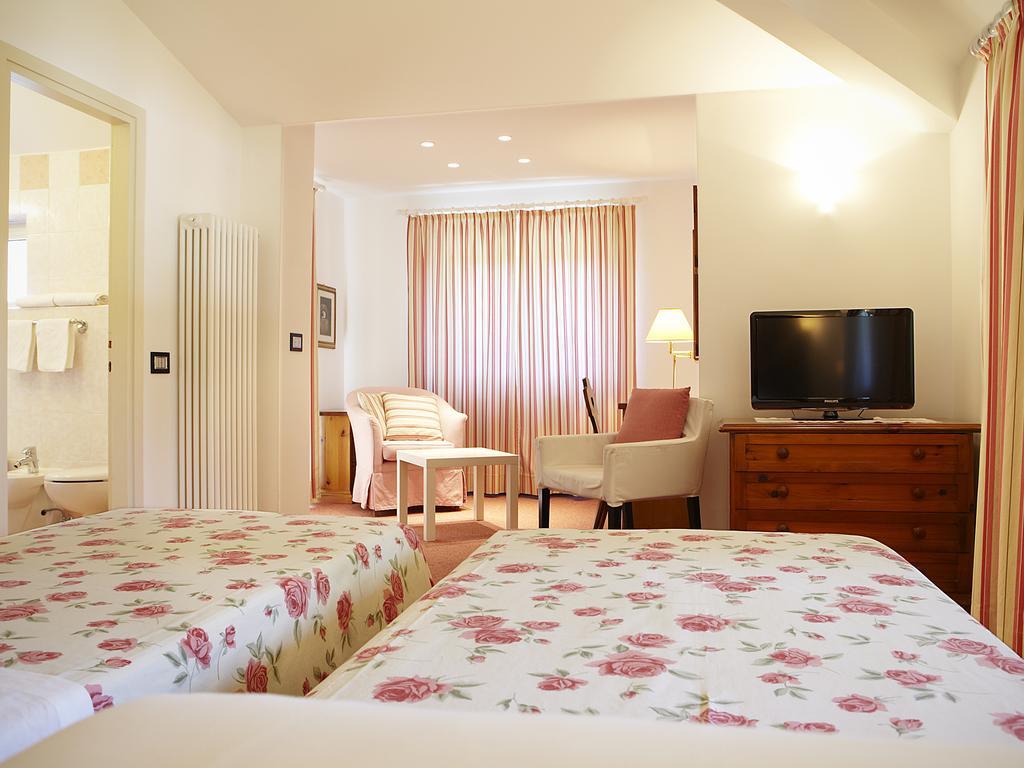 Albergo Milano Snc لانسو دينْتيلفي الغرفة الصورة